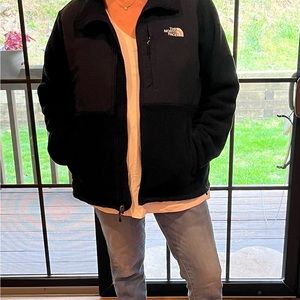 Women’s Large NorthFace Denali Black Zippered Jacket.